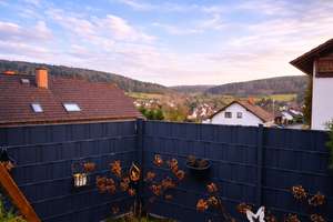 Modernes Einfamilienhaus in hochwertiger Holzbauweise mit Garten, Terrasse & Designküche