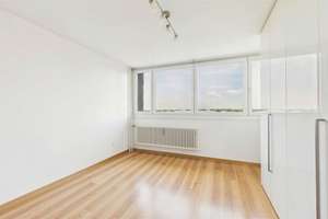 HEGERICH: Attraktive 3-Zimmer-Etagenwohnung mit Balkon & 2 TG-Stellplätzen in Ramersdorf-Perlach – Peschelanger 9, 81735 Neuperlach, München – Vorschaubild 4