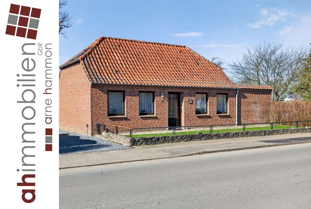 Immobilie in Mittelangeln - Charmantes Sanierungsprojekt mit großem Grundstück – Einfamilienhaus mit viel Potenzial - Bild 0