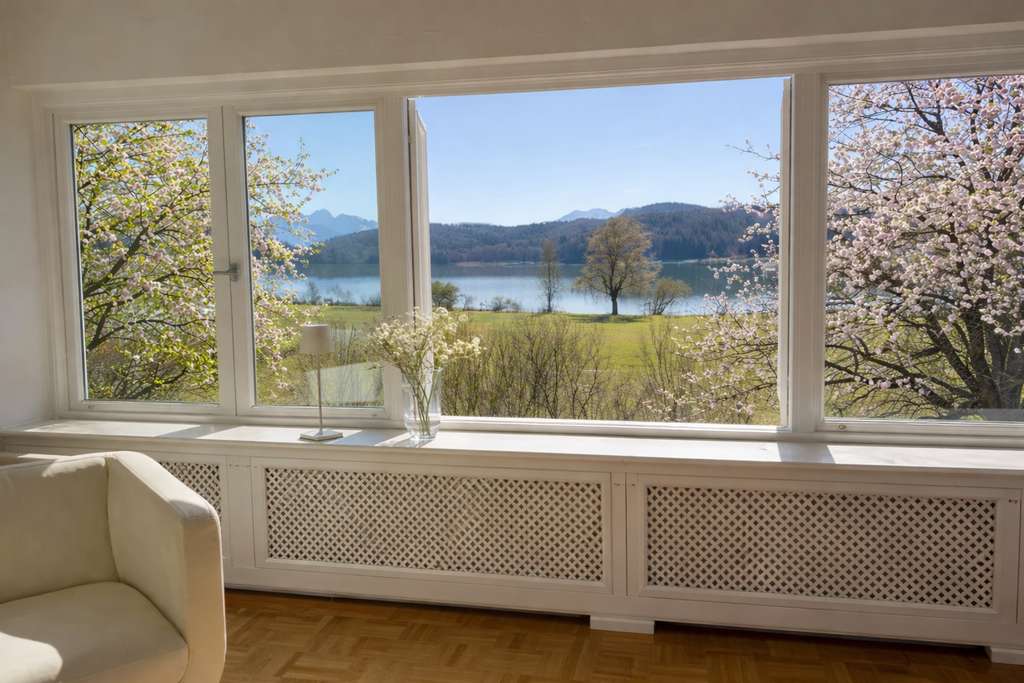 Immobilie in Weyarn - Seltene Gelegenheit – Anwesen in erster Seereihe mit atemberaubendem See- und Alpenblick - Bild 0