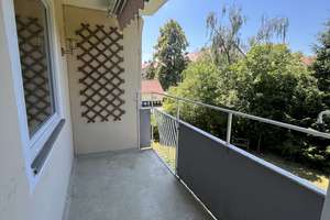 Sanierte 2 Zimmer Wohnung mit Balkon, 1. OG