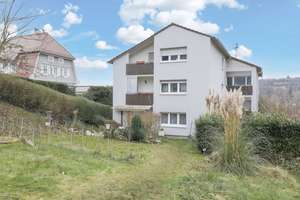 Schöne Drei-Zimmer-Dachgeschosswohnung in Toplage von KA-Grötzingen. – Die vollständige Adresse der Immobilie erhältst du vom Anbieter., 76229 Grötzingen, Karlsruhe – Vorschaubild 1