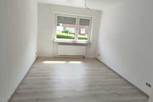 Rodenhof: 4-Zimmer- Whg mit Balkon, Bad inkl. Dusche + Wanne,  Garage – Stadtverband Saarbrücken (Kreis) – Vorschaubild 4