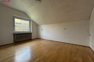 Viel Platz für zwei Familien – ZFH mit Balkon, Terrasse und großem Grundstück in 91719 Heidenheim – Die vollständige Adresse der Immobilie erhältst du vom Anbieter., 91719 Heidenheim – Vorschaubild 14