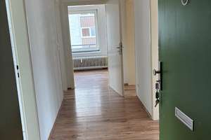 Zentral. Hell. Bezugsfertig – 3 Zimmer mit Balkon im Herzen der Stadt – Schäferkamp 2, 38226 Lebenstedt, Salzgitter – Vorschaubild 2