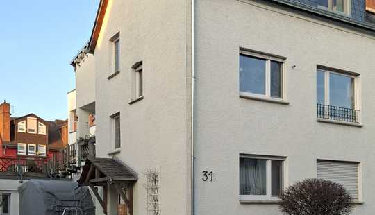 Bild von Einfamilienhaus mit Einliegerwohnung; zentrale, trotzdem ruhige Lage; kaum Renovierungsbedarf