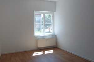 In ruhiger Lage befindet sich diese 2 Zimmer Wohnung. Anmietung eines separaten Stellplatzes! – Heinz-Bongartz-Str. 14B, 1239 Dresden – Vorschaubild 6
