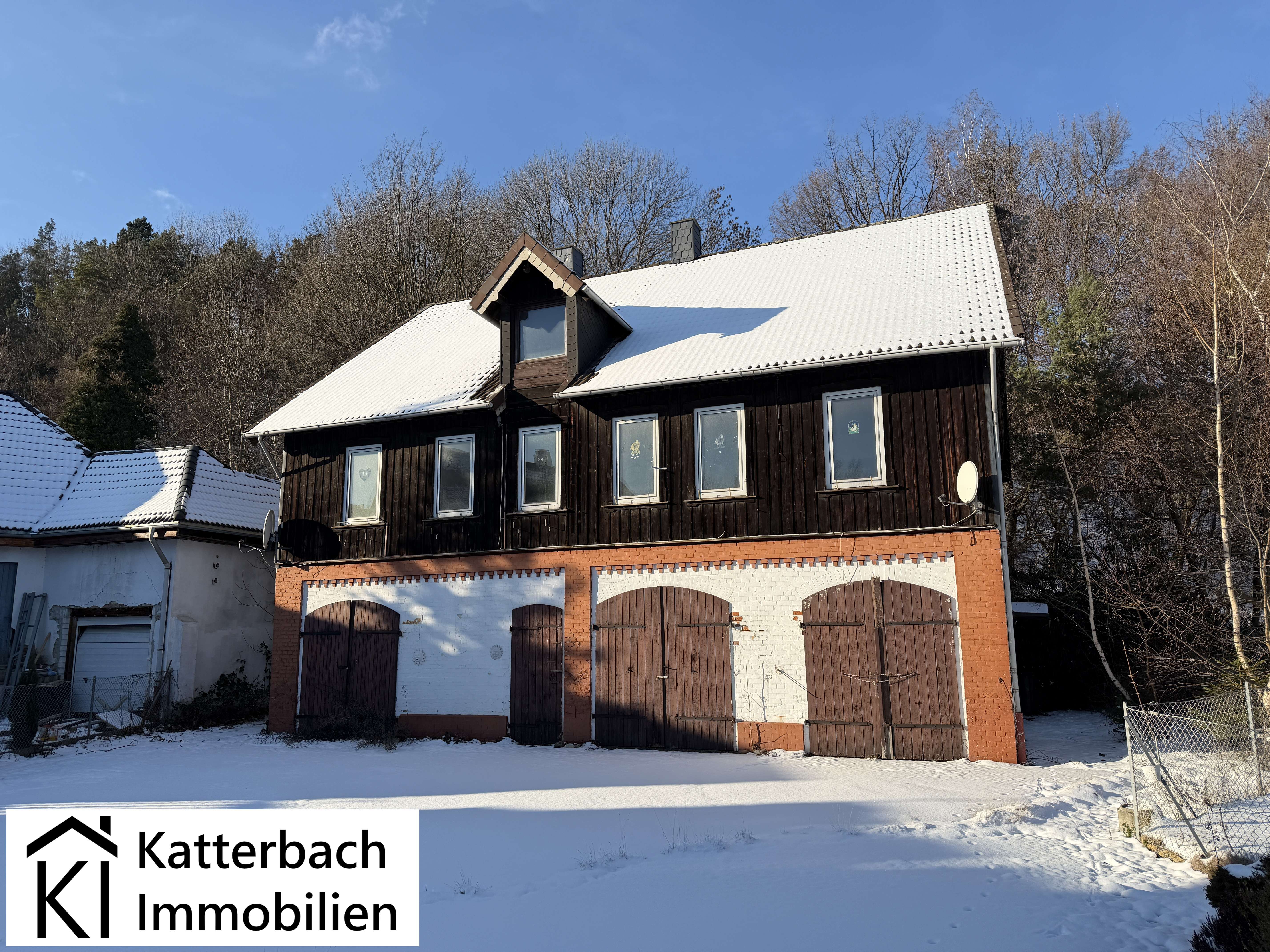 Sanierungsbedürftiges Ein- bis Zweifamilienhaus in Oker, Goslar Kreis – Bild 1
