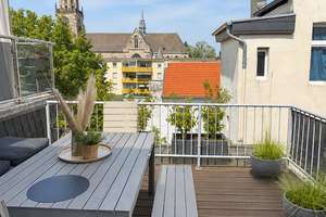 ++ Zentral gelegene schöne 2,5 Zimmer-Maisonette-Wohnung mit Dachterrasse im Altbauflair ++ 