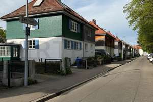 Romantische Gartenoase: Doppelhaushälfte im Grünen, nahe der Innenstadt