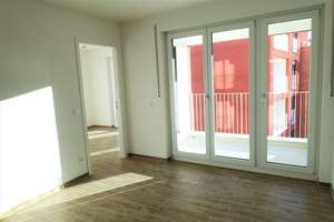 2-Zimmer-Wohnung neuwertig mit Loggia und Einbauküche in Neupasing