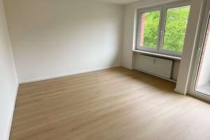 Sonnige 2-Zimmer-Wohnung mit Balkon und Stellplatz in Kiel-Holtenau zum 01.09.2026 – Bräutigamweg 6, 24159 Holtenau, Kiel – Vorschaubild 2