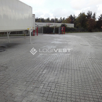 Asphaltierte Freifläche zu sofort!