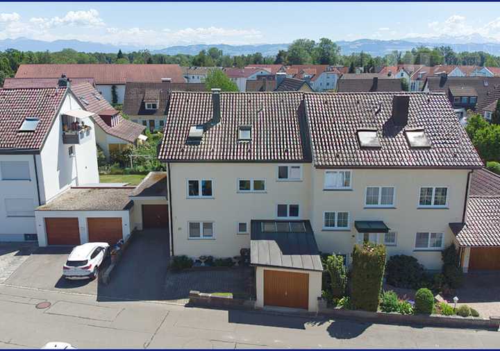 Großzügige Doppelhaushälfte mit Garage und schönem Garten in Langenargen