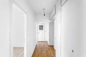 Vier Zimmer, alle mit Loggienzugang: Wohnen im 12. Stock, Berlin-Mitte – Die vollständige Adresse der Immobilie erhältst du vom Anbieter., 10117 Mitte (Ortsteil), Berlin – Vorschaubild 7