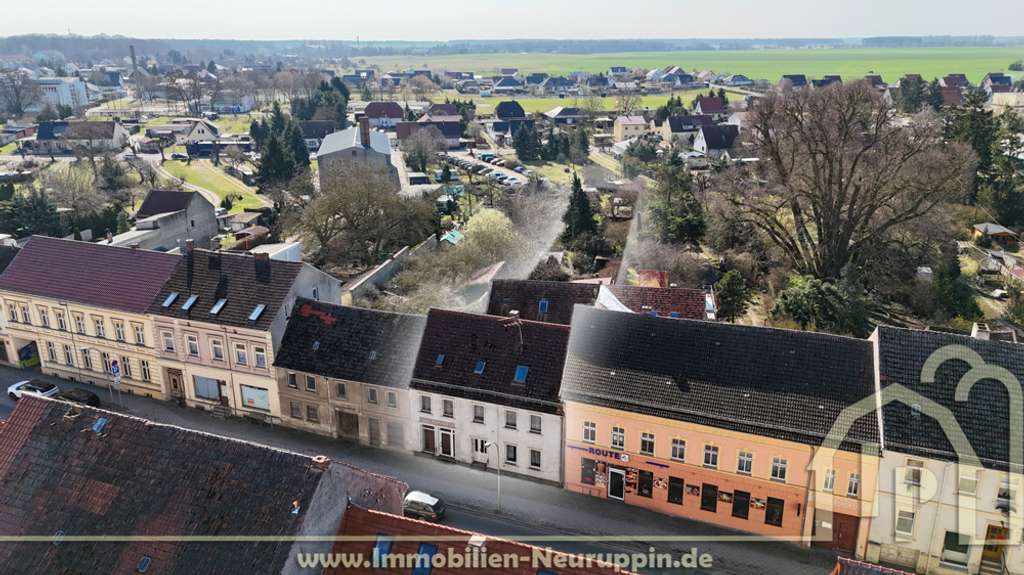 Immobilie in Fehrbellin - Viel Platz, viel Möglichkeit: Teilsaniertes Gründerzeithaus auf 1.480 m² in Fehrbellin - Bild 0