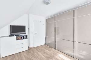 Wohntraum mit Stil und Energieeffizienz!
Neuwertiges KfW-55-Einfamilienhaus mit moderner Ausstattun – Die vollständige Adresse der Immobilie erhältst du vom Anbieter., 92421 Schwandorf – Vorschaubild 29