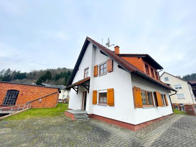 Gepflegtes Zweifamilienhaus in Rödental zu verkaufen!