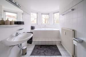 Stylisch wohnen im Komponistenviertel: EBK, Balkon, Parkplatz, Gartennutzung – Die vollständige Adresse der Immobilie erhältst du vom Anbieter., 65193 Nordost, Wiesbaden – Vorschaubild 4