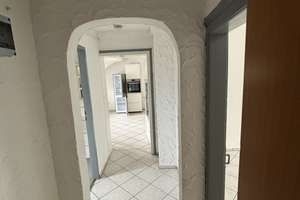 Schöne Altbau Dachgeschoss-Wohnung mit Küche und Keller im historischen Kesselstadt. – Alexanderstraße 7, 63454 Kesselstadt, Hanau – Vorschaubild 4