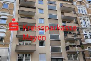 Südliche Vorstadt: Renovierungsbedürftige 3 ZKB-Wohnung m. 2 Blk. u. Aufzug