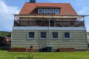 [Voll vermietet] 3-FH mit großem Balkon, Freisitzen und pflegeleichtem Garten – Die vollständige Adresse der Immobilie erhältst du vom Anbieter., 34346 Hannoversch Münden – Vorschaubild 2