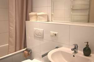 Helle 2-Zimmer-Wohnung (56 qm) mit Balkon am Stadtwald – Köln-Braunsfeld – Die vollständige Adresse der Immobilie erhältst du vom Anbieter., 50933 Braunsfeld, Köln – Vorschaubild 2