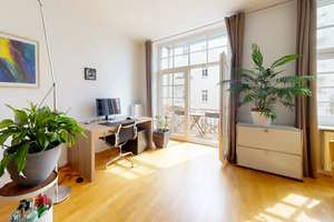 Bezugsfreie Altbauwohnung mit Loft-Charakter und Balkon