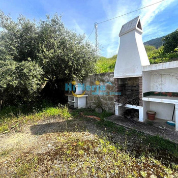 Landhaus zu verkaufen mit großem Grundstück und freiem Blick in Alcaucín, Málaga