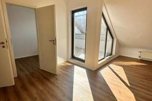 Frisch renovierte 1,5-Zimmer Wohnung inklusive Einbauküche, Balkon und Stellplatz