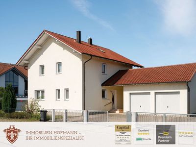 + Familiendomizil mit großem Grundstück in Aiterhofen +