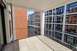 Loftwohnung in Speichergebäude. Ausstattung: Parkett, EBK, Balkon, Dusch- und Wannenbad