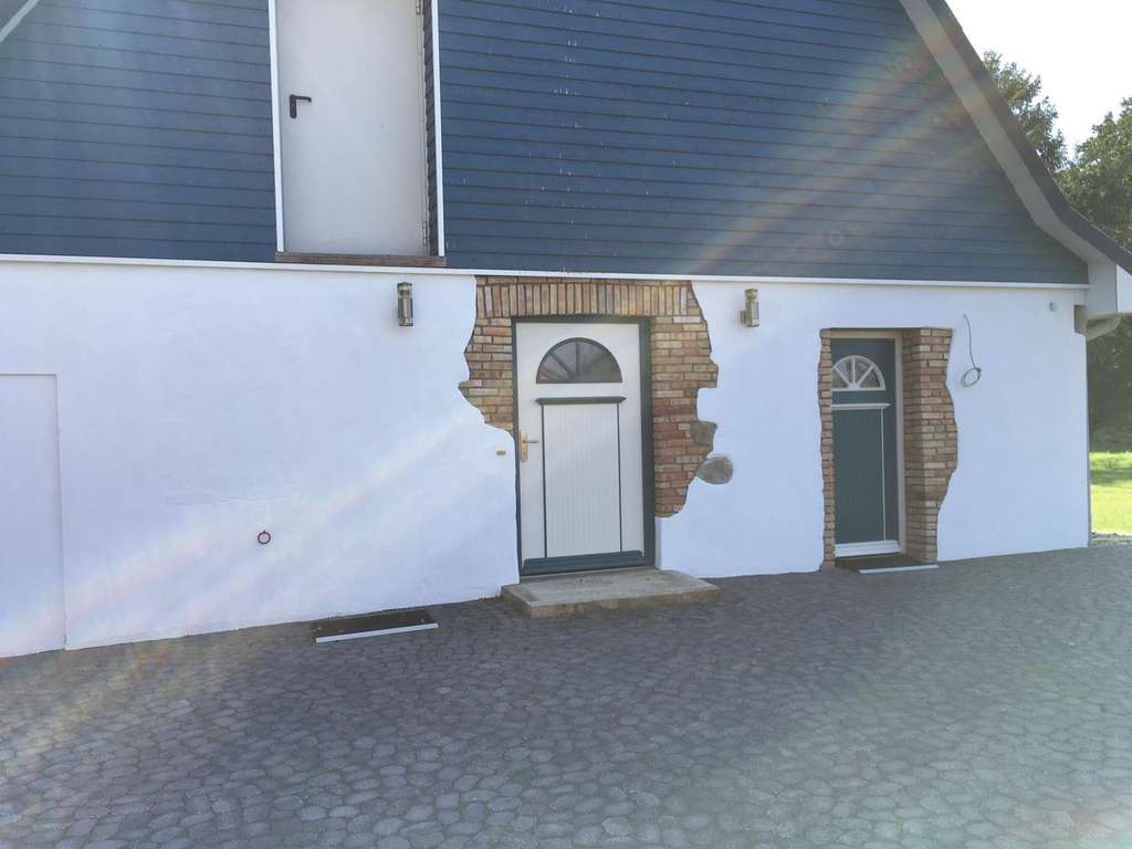 Immobilie in Klein Offenseth-Sparrieshoop - Exklusives Landhaus mit großer Scheune und viel Platz für Familie und Tiere - Bild 1