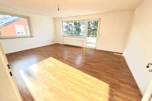 Gut geschnittene 3-Zimmerwohnung mit süd/west Balkon seitlich der Biebricher Allee! – Simrockstraße 16b, 65187 Biebrich, Wiesbaden – Vorschaubild 2