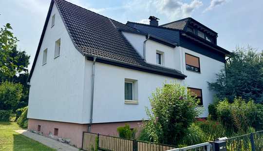 Bild von Einfamilienhaus mit großem Garten
- mit Sanierungsbedarf und viel Potenzial -
