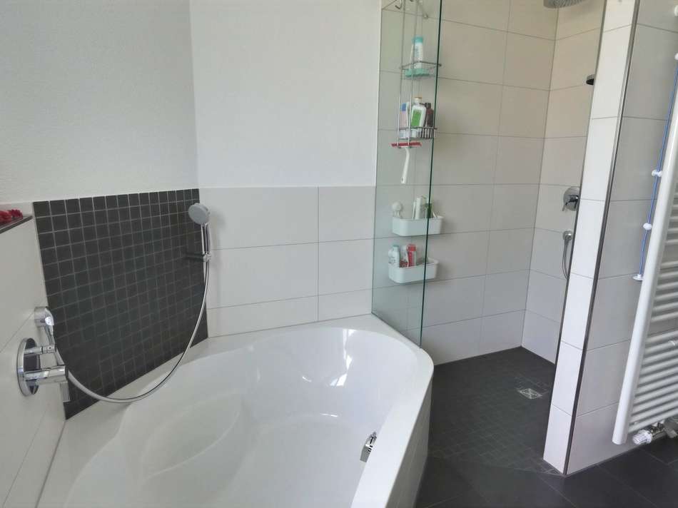 Modernes Tageslichtbad