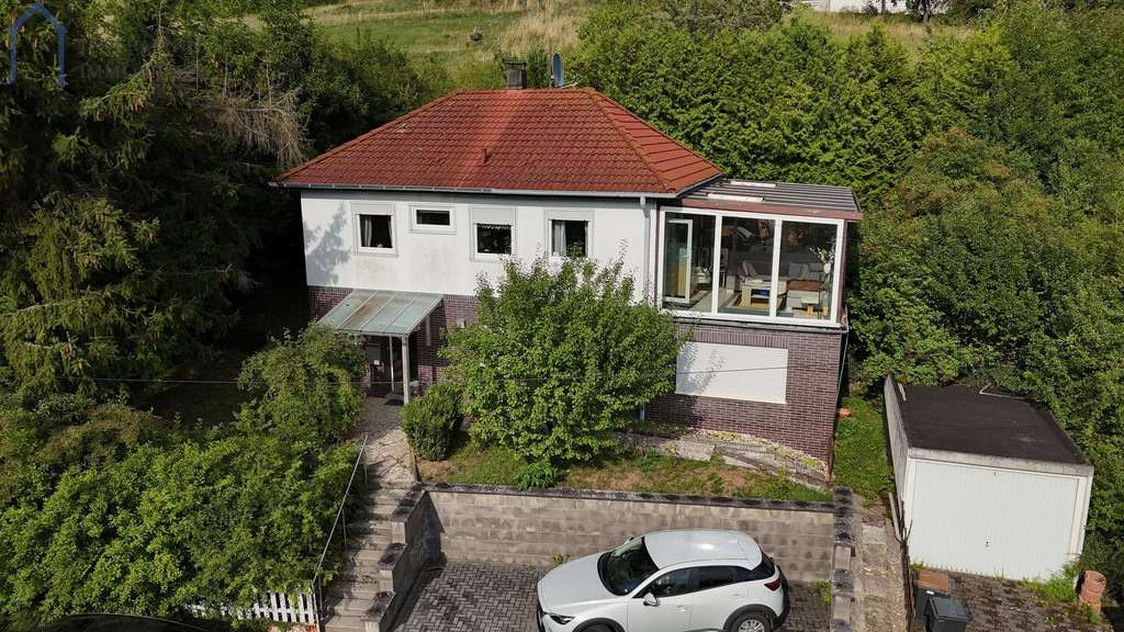 Immobilie in Alheim - Saniertes Ein- bis Zweifamilienhaus mit traumhaftem Wintergarten - Bild 1