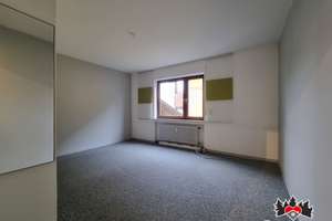 Zentrales 2-Familienhaus mit 3 Garagen und PV-Anlage – Die vollständige Adresse der Immobilie erhältst du vom Anbieter., 78739 Hardt – Vorschaubild 8