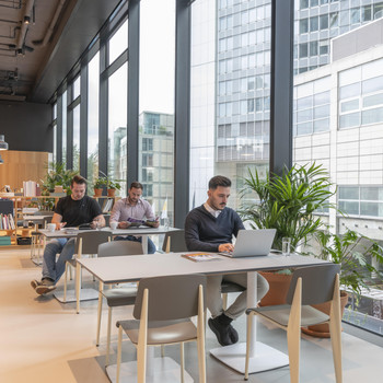 Mitgliedschaften für flexible Arbeitsplätze in Spaces Omniturm