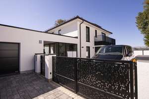 Luxuriöse und moderne Villa mit Pool, Privatstraße & Vollmöblierung - 430m² Innenfläche