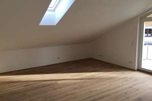 Lichtdurchfluteter Lebensraum mit Weitblick: 3-Zimmer DG-ETW mit großzügigem Balkon in Frasdorf – Die vollständige Adresse der Immobilie erhältst du vom Anbieter., 83112 Frasdorf – Vorschaubild 5