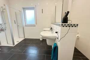 Moderne Single-Wohnung mit Balkon und Teilmöblierung in ruhiger Lage mit guter Verkehrsanbindung! – Waxensteinstr. 0, 86161 Hochzoll-Nord, Augsburg – Vorschaubild 7