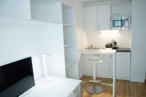Attraktives, komplett möbliertes Studio-Apartment – Steinhauser Str. 3, 81677 Steinhausen, München – Vorschaubild 1