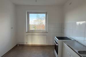Schöne 3-Zimmer-Wohnung mit Loggia und inkl. Keller in Hamburg-Eißendorf – Strucksbarg  47, 21077 Eißendorf, Hamburg – Vorschaubild 4