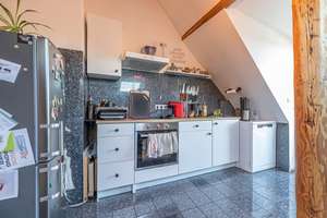 Stilvolle 4-Zimmer-Altbauwohnung im DG mit Balkon- toller Blick über die Dächer von Karlsruhe – Die vollständige Adresse der Immobilie erhältst du vom Anbieter., 76137 Südstadt, Karlsruhe – Vorschaubild 4