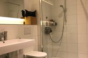 Lichtdurchflutete 2-Zimmer-DG-Wohnung mit Sonnenbalkon am Rhein – Die vollständige Adresse der Immobilie erhältst du vom Anbieter., 53179 Rüngsdorf, Bonn – Vorschaubild 4