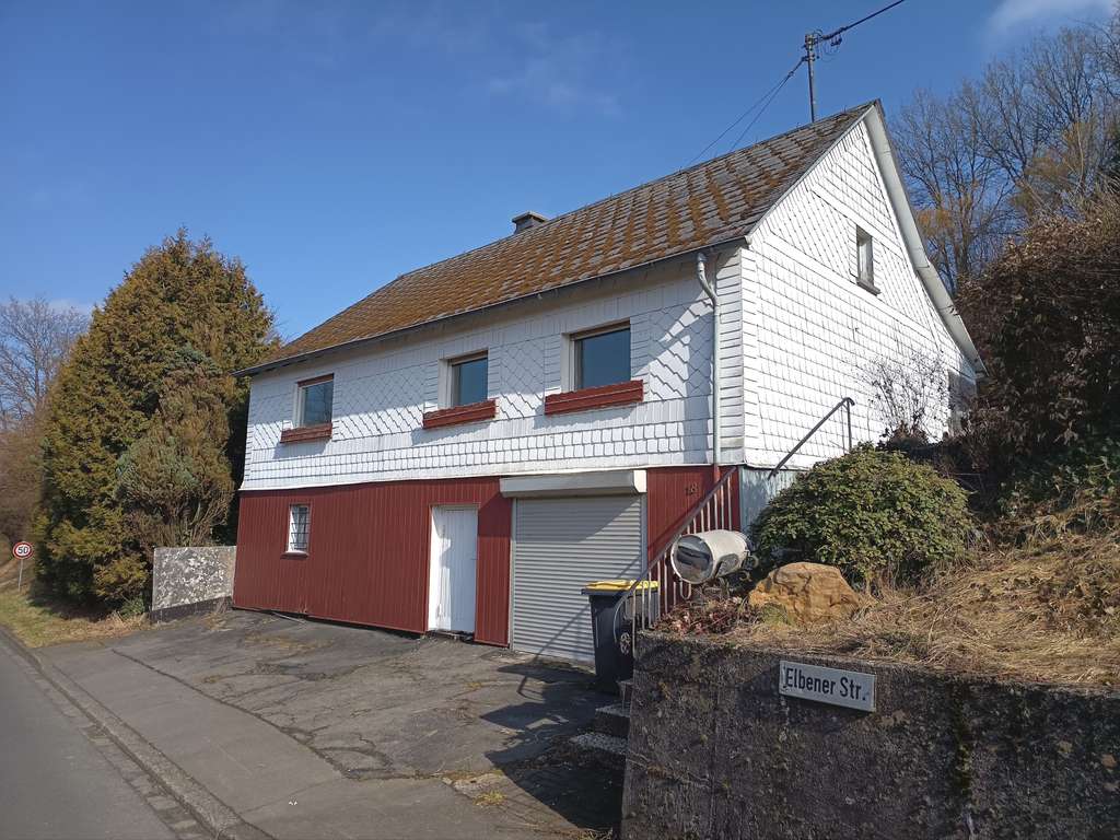 Immobilie in Steinebach/Sieg - von RTI: Wohnhaus mit großem Grundstück in Ortsrandlage! - Bild 1