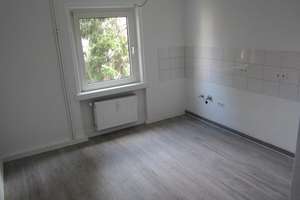 Hell, modern, renoviert: Deine neue 2-Zimmer-Wohnung mit Balkon – Jannerstr. 16, 93053 Kasernenviertel, Regensburg – Vorschaubild 3