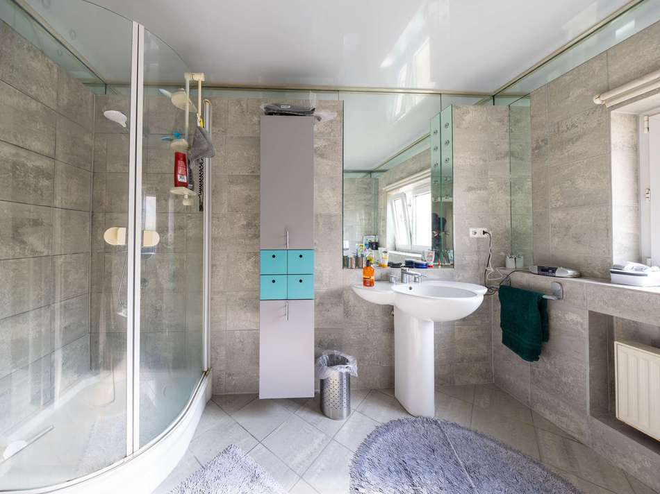 Badezimmer EG
