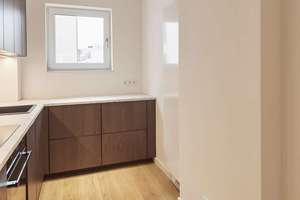 Erstbezug nach Sanierung - 3 Zimmerwohnung mit Balkon direkt zwischen Kudamm und dem Tiergarten – Die vollständige Adresse der Immobilie erhältst du vom Anbieter., 10785 Tiergarten, Berlin – Vorschaubild 4